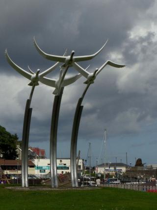 памятник птицам, Северная Ирландия, город Балликасл, графство Антрим